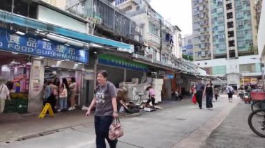 Hong Kong - 31 Ağustos 2024: Kalabalık Yuen Long Market, Hong Kong