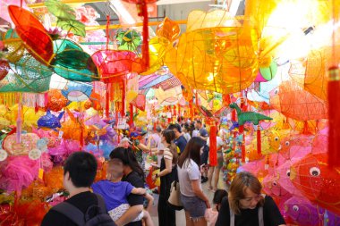 31 Ağustos 2024 Kağıt fener, Tai Ku pazarında depo, hk