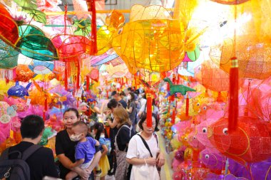 31 Ağustos 2024 Kağıt fener, Tai Ku pazarında depo, hk