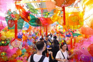 31 Ağustos 2024 Kağıt fener, Tai Ku pazarında depo, hk