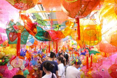 31 Ağustos 2024 Kağıt fener, Tai Ku pazarında depo, hk