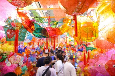 31 Ağustos 2024 Kağıt fener, Tai Ku pazarında depo, hk