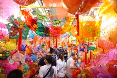 31 Ağustos 2024 Kağıt fener, Tai Ku pazarında depo, hk