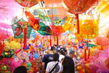 31 Ağustos 2024 Kağıt fener, Tai Ku pazarında depo, hk