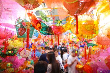 31 Ağustos 2024 Kağıt fener, Tai Ku pazarında depo, hk