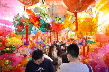 31 Ağustos 2024 Kağıt fener, Tai Ku pazarında depo, hk