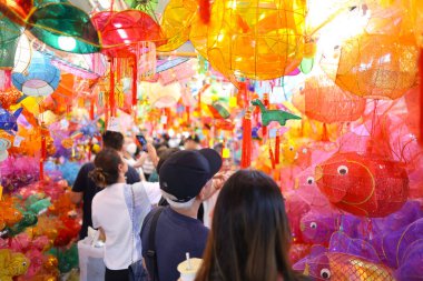 31 Ağustos 2024 Kağıt fener, Tai Ku pazarında depo, hk