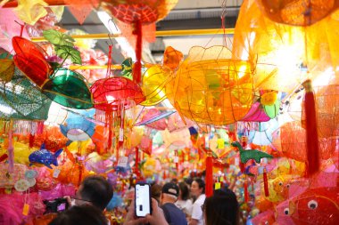 31 Ağustos 2024 Kağıt fener, Tai Ku pazarında depo, hk