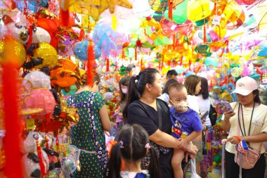 31 Ağustos 2024 Kağıt fener, Tai Ku pazarında depo, hk