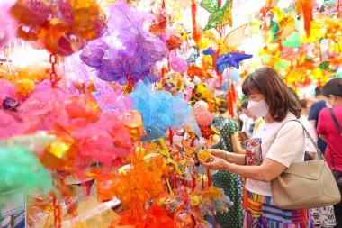 31 Ağustos 2024 Kağıt fener, Tai Ku pazarında depo, hk