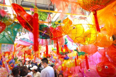 31 Ağustos 2024 Kağıt fener, Tai Ku pazarında depo, hk