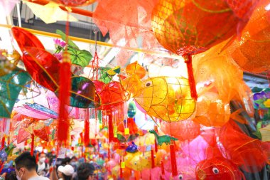 31 Ağustos 2024 Kağıt fener, Tai Ku pazarında depo, hk