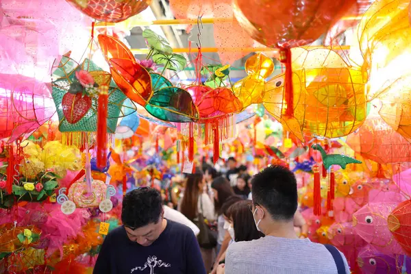 31 Ağustos 2024 Kağıt fener, Tai Ku pazarında depo, hk