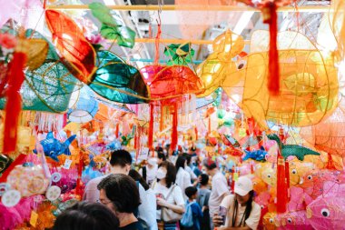 31 Ağustos 2024 Kağıt fener, Tai Ku pazarında depo, hk