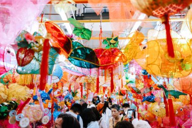 31 Ağustos 2024 Kağıt fener, Tai Ku pazarında depo, hk