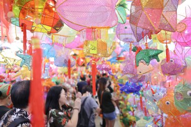 31 Ağustos 2024 Kağıt fener, Tai Ku pazarında depo, hk