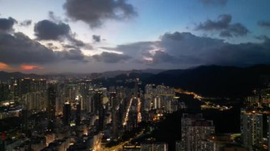 Honk Kong - 30 Ağustos 2024: Kowloon, HK 'daki Sham Shui Po yerleşim bölgesinin hava görüntüsü
