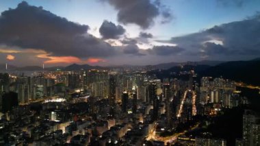 Honk Kong - 30 Ağustos 2024: Kowloon, HK 'daki Sham Shui Po yerleşim bölgesinin hava görüntüsü