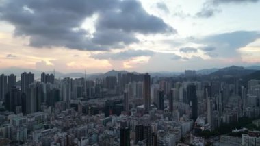 Honk Kong - 30 Ağustos 2024: Kowloon, HK 'daki Sham Shui Po yerleşim bölgesinin hava görüntüsü
