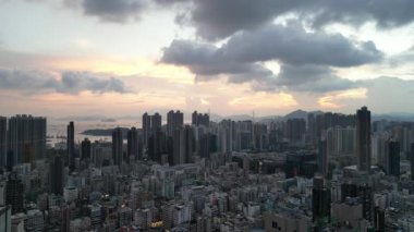Honk Kong - 30 Ağustos 2024: Kowloon, HK 'daki Sham Shui Po yerleşim bölgesinin hava görüntüsü