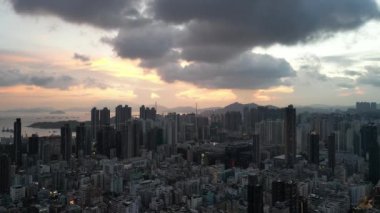 Honk Kong - 30 Ağustos 2024: Kowloon, HK 'daki Sham Shui Po yerleşim bölgesinin hava görüntüsü