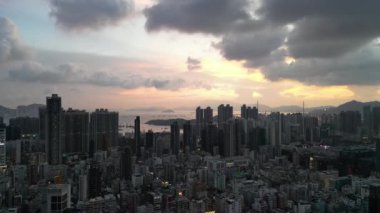 Honk Kong - 30 Ağustos 2024: Kowloon, HK 'daki Sham Shui Po yerleşim bölgesinin hava görüntüsü