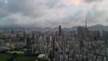 Honk Kong - 30 Ağustos 2024: Kowloon, HK 'daki Sham Shui Po yerleşim bölgesinin hava görüntüsü