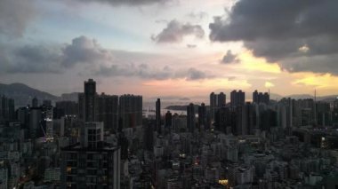 Honk Kong - 30 Ağustos 2024: Kowloon, HK 'daki Sham Shui Po yerleşim bölgesinin hava görüntüsü