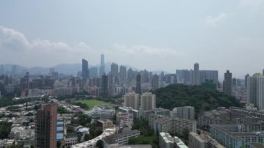 Hong Kong - 29 Ağustos 2024: Kowloon, HK 'da Orta Kowloon şehri gündüz manzarası
