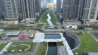 Hong Kong - 15 Eylül 2024: Kai Tak İstasyonu Plazası, HK 