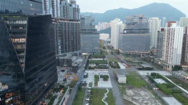 Hong Kong - 15 Eylül 2024: Kai Tak İstasyonu Plazası, HK 