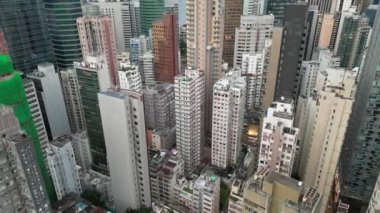 Hong Kong - 13 Eylül 2024: Wan Chai, Hong Kong 'daki modern apartmanlar