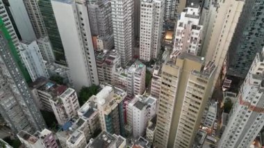 Hong Kong - 13 Eylül 2024: Wan Chai, Hong Kong 'daki modern apartmanlar