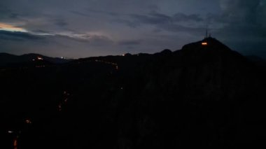 Hong Kong - 17 Eylül 2024: Kowloon Tepesi Sahne Dağları Görünümü, HK 