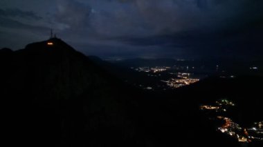 Hong Kong - 17 Eylül 2024: Kowloon Tepesi Sahne Dağları Görünümü, HK 