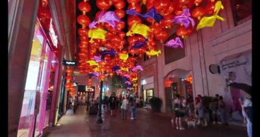Hong Kong - 13 Eylül 2024: Lee Tung Caddesi Gece Görüşü, Hong Kong