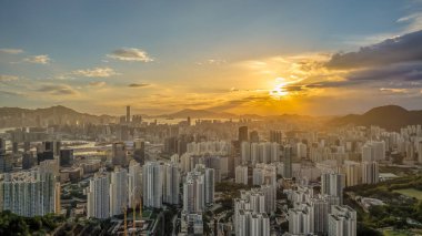 Kowloon modern gökdelenlerin karışımıyla karakterize edilir.