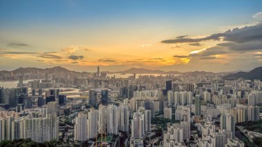 Kowloon modern gökdelenlerin karışımıyla karakterize edilir.