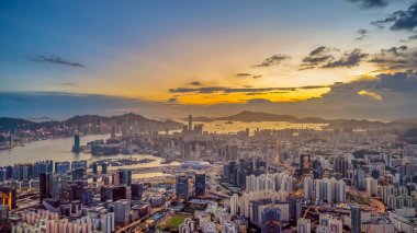 Gün batımında Kowloon Şehir Manzarası Panoraması
