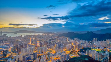 Gün batımında Kowloon Şehir Manzarası Panoraması