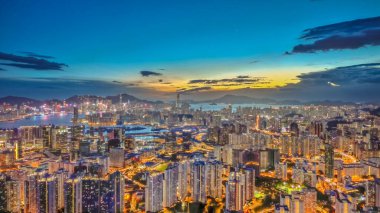 Gün batımında Kowloon Şehir Manzarası Panoraması