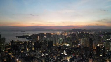 Hong Kong - 30 Eylül 2024: Kowloon Yarımadası Şehri, Victoria Limanı, Hong Kong