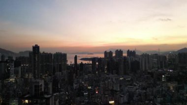 Hong Kong - 30 Eylül 2024: Kowloon Yarımadası Şehri, Victoria Limanı, Hong Kong
