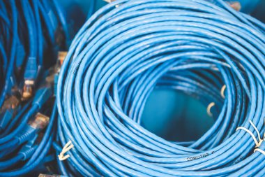 bir grup sarmalanmış ethernet kablosu, Ağ Özellikleri