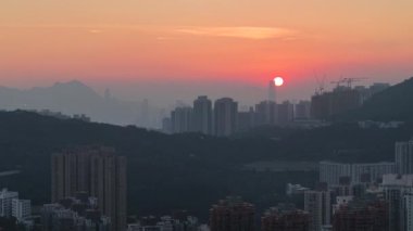 Hong Kong 'da günbatımı: 20 Ekim 2024' te, Hong Kong 'da, Skyline şehrinin çarpıcı görüntüsü