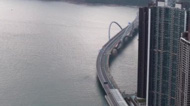 Cross Bay Köprüsü: 20 Ekim 2024 'te Tseung Kwan O, Hong Kong' da Modern Şehir Simgesi