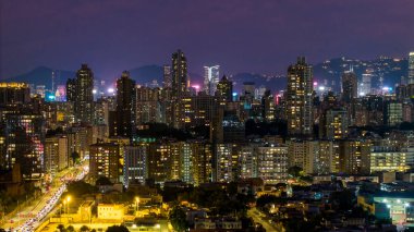 23 Ekim 2024 'te Hong Kong' da gece vakti Waterloo Yolu 'nda çekilmiş..