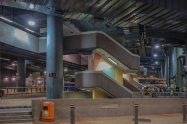 Kwun Tong bölgesi, 5 Ekim 2024, Hong Kong Lam Tin toplu taşıma kavşağı.