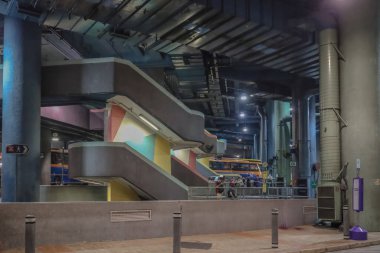 Kwun Tong bölgesi, 5 Ekim 2024, Hong Kong Lam Tin toplu taşıma kavşağı.
