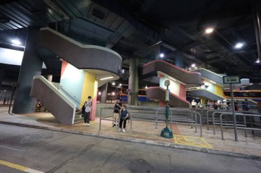 Kwun Tong bölgesi, 5 Ekim 2024, Hong Kong Lam Tin toplu taşıma kavşağı.
